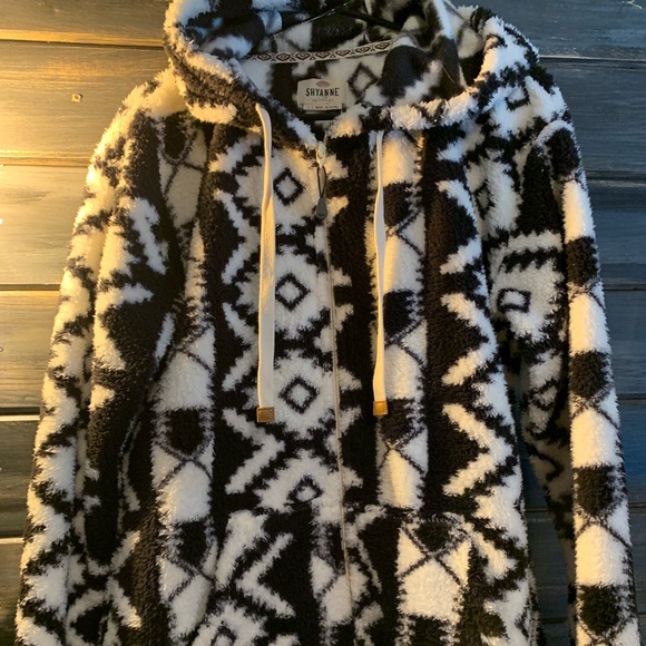 Black & White Fuzzy Sweater - Picture 3 of 7